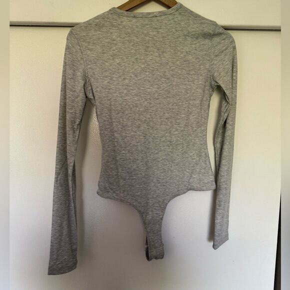 NWT WeWoreWhat Gray Long Sleeve Henley Bodysuit Small - Picture 4 of 7